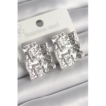 Pirinç Gümüş Renk İşlemeli Kare Plaka Model Kadın Küpe