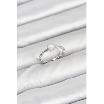 Pirinç Gümüş Renk Kalpli Model Kadın Yüzük