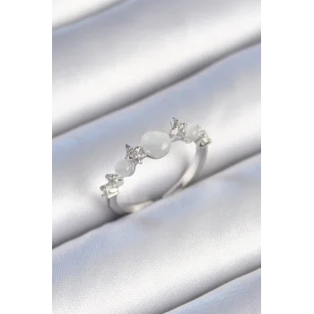 Pirinç Gümüş Renk Zirkon Taşlı Yıldız Detay Beyaz Mineli Kadın Yüzük