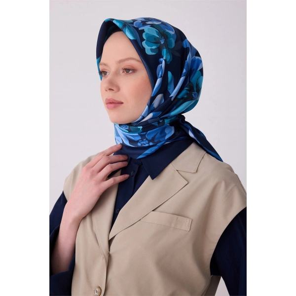 Lacivert Çiçek Desen %100 Twill İpek Eşarp