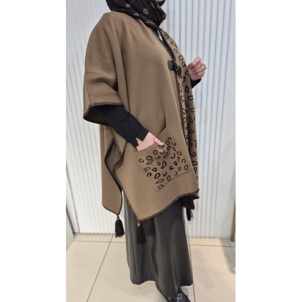 LEOPAR DESEN Püskül Detaylı SÜTLÜ KAHVE Triko Panço