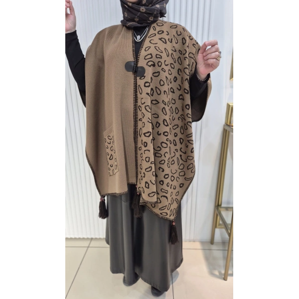 LEOPAR DESEN Püskül Detaylı SÜTLÜ KAHVE Triko Panço