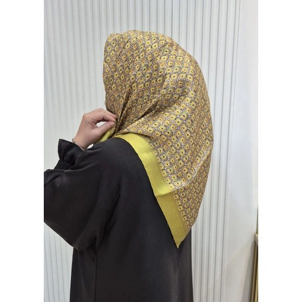 ARMİNE SURA İPEK EŞARP