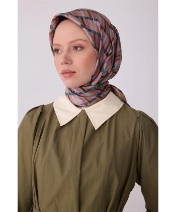 Petrol Yeşili Çok Renkli Geometrik Desen %100 Twill İpek Eşarp