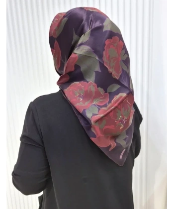 ARMİNE SURA İPEK EŞARP