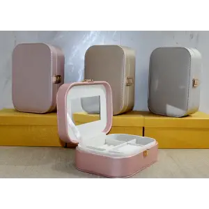 Deri Kaplamalı Makyaj Ve Takı Kutusu