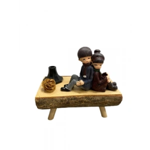 3E Grup - Nedi Hediyelik Süs Kütükte Oturan Genç Aşıklar 008-1