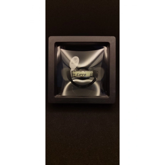 Karanlıkta parlayan çelik yüzük