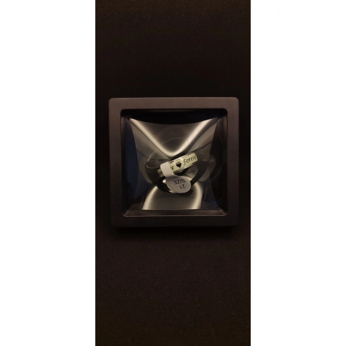 Karanlıkta parlayan çelik yüzük