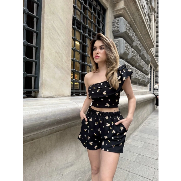 Baskılı fırfırlı şortlu takım