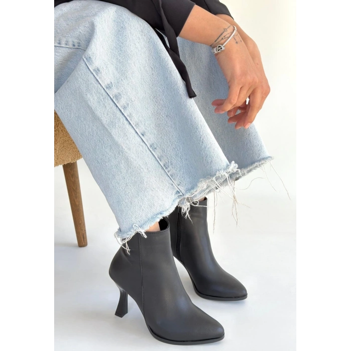 Mişha Siyah Cilt Topuklu Bot