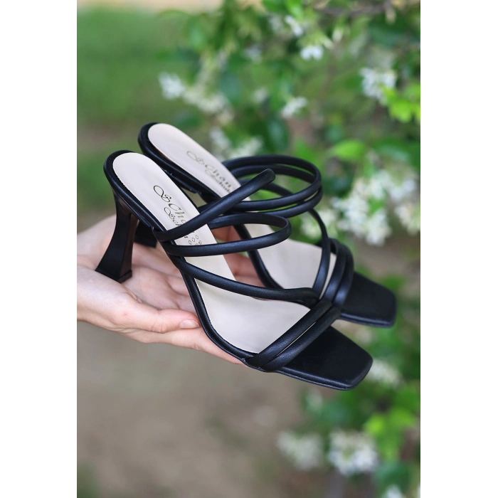 Sarax Siyah Cilt Topuklu Terlik