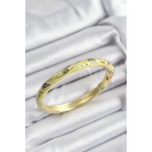 Mineli Pirinç Fıstık Yeşili Yaprak Motifli Gold Renk Kadın Kelepçe - TJ-BB7387