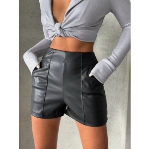 Parçalı cepli deri şort siyah w26312