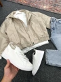 Bej Deri Oversize Bomber Ceket & Mavi Kar Yıkama Boyfriend Kot Pantolon Kombin