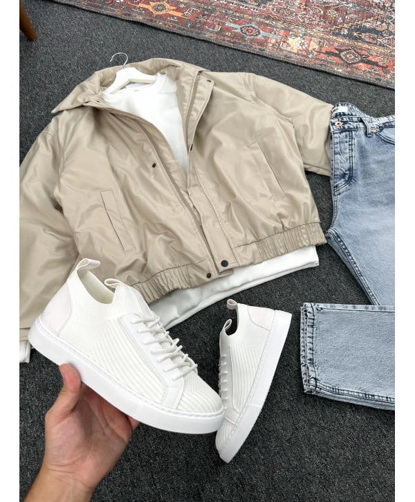 Bej Deri Oversize Bomber Ceket & Mavi Kar Yıkama Boyfriend Kot Pantolon Kombin