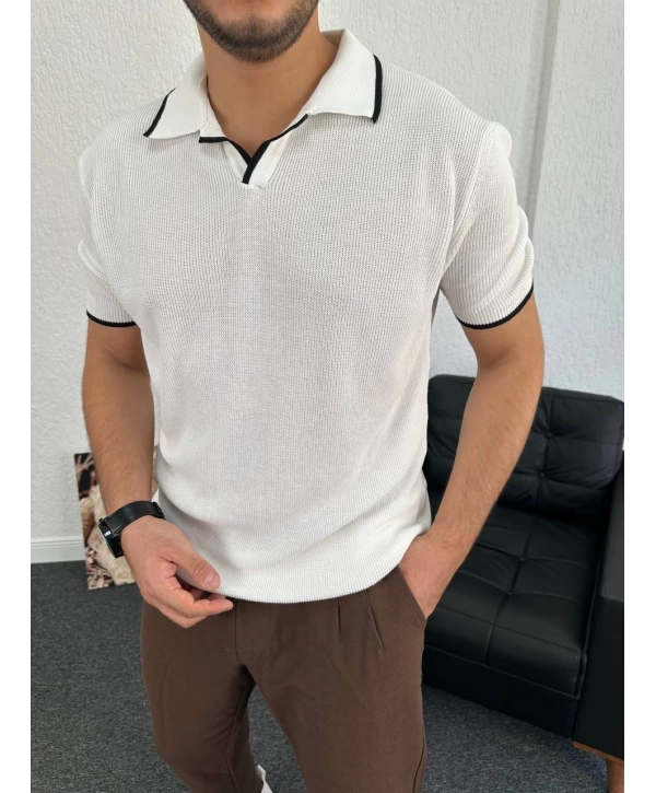 Beyaz Örme Kumaş Şeritli Apaç Yaka Tişört
