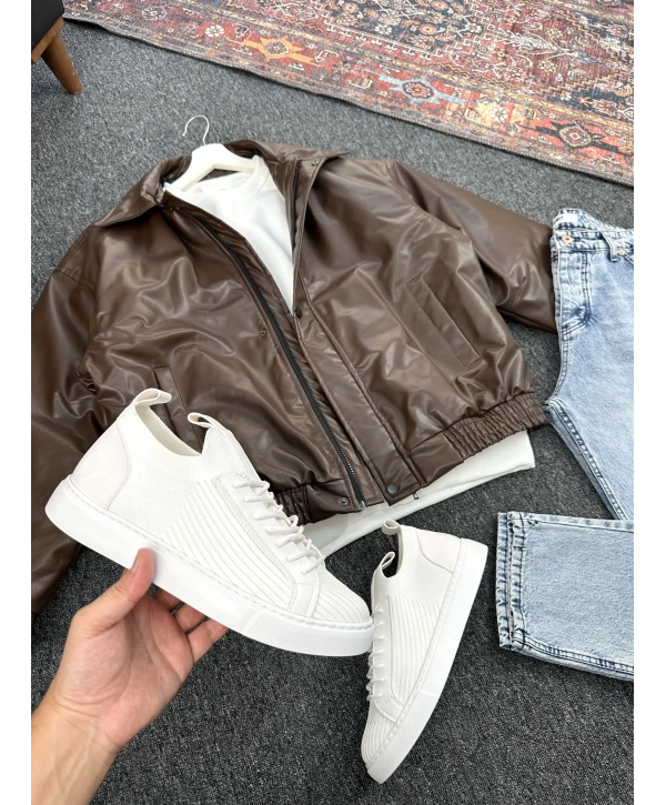 Kahverengi Deri Oversize Bomber Ceket & Mavi Kar Yıkama Boyfriend Kot Pantolon Kombin