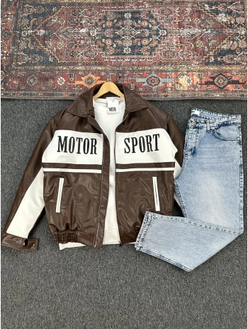 Kahverengi Nakış Detaylı Astarlı Deri Ceket & Mavi Kar Yıkama Boyfriend Kot Pantolon Kombini