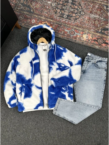 Mavi Desenli Astarlı Peluş Ceket & Mavi Kar Yıkama Boyfriend Kot Pantolon Kombini