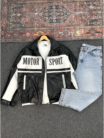 Siyah Nakış Detaylı Astarlı Deri Ceket & Mavi Kar Yıkama Boyfriend Kot Pantolon Kombini