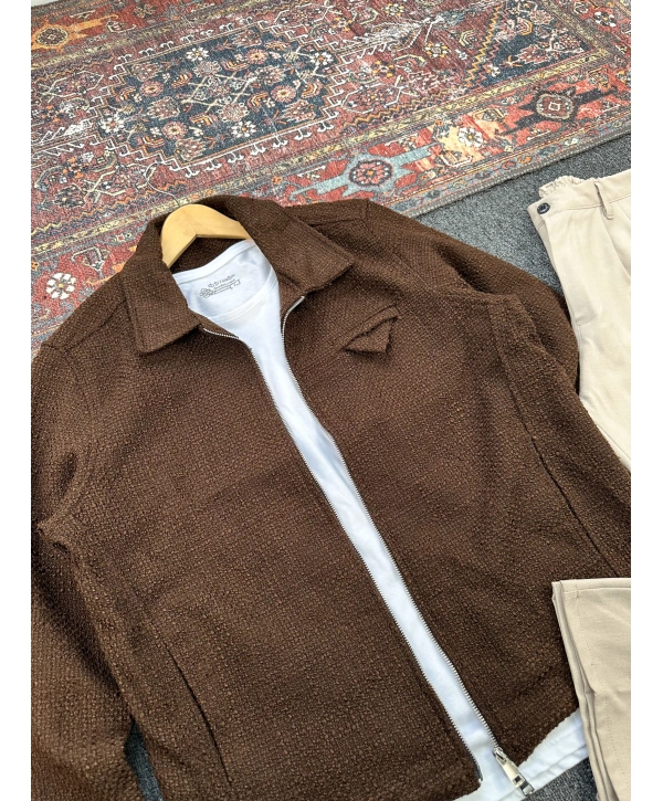 Kahverengi Örme Hasır Kumaş Ceket & Bej Pileli Kumaş Baggy Pantolon