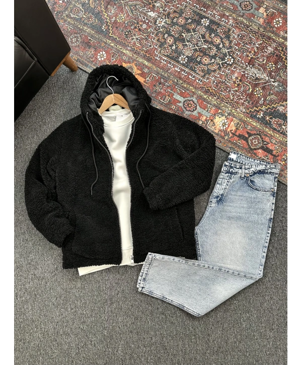 Siyah Astarlı Düz Peluş Ceket & Mavi Kar Yıkama Boyfriend Kot Pantolon Kombini