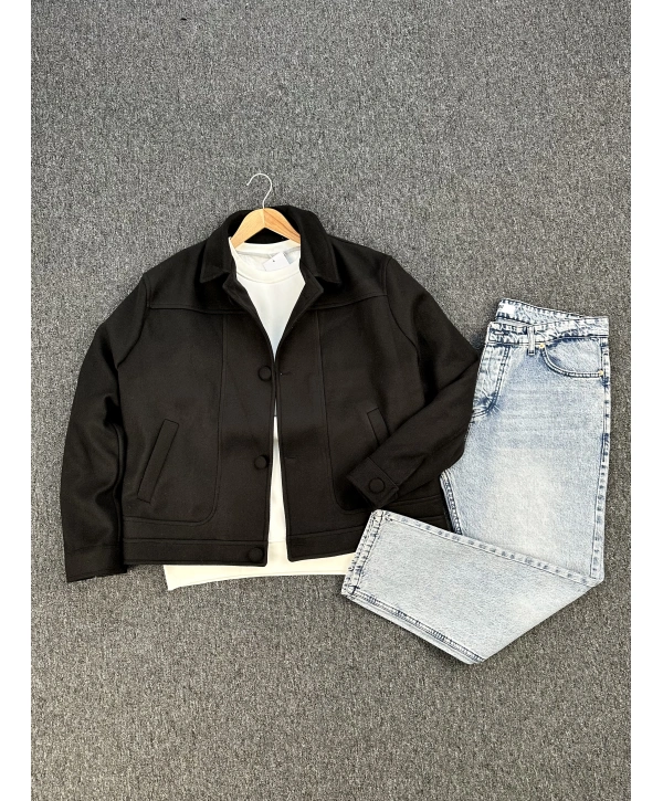 Siyah Kaşe Ceket & Mavi Kar Yıkama Boyfriend Kot Pantolon Kombini