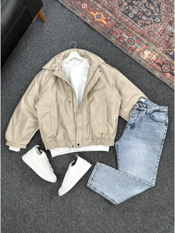 Bej Deri Oversize Bomber Ceket & Mavi Kar Yıkama Boyfriend Kot Pantolon Kombin