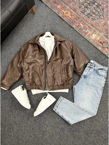Kahverengi Deri Oversize Bomber Ceket & Mavi Kar Yıkama Boyfriend Kot Pantolon Kombin