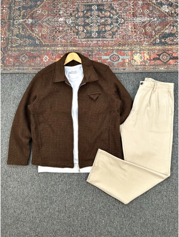 Kahverengi Örme Hasır Kumaş Ceket & Bej Pileli Kumaş Baggy Pantolon