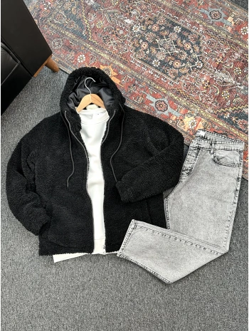 Siyah Astarlı Düz Peluş Ceket & Füme Kar Yıkama Boyfriend Kot Pantolon Kombini