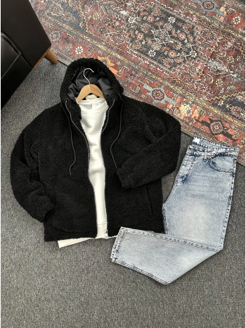 Siyah Astarlı Düz Peluş Ceket & Mavi Kar Yıkama Boyfriend Kot Pantolon Kombini