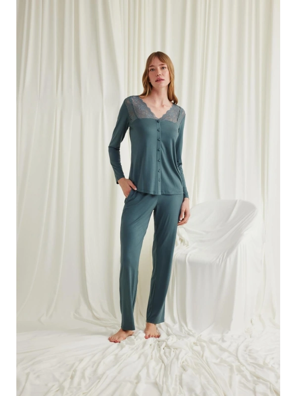 Seraviax Yakası Omzu ve Paçası Dantelli Boydan Düğmeli Pijama Takımı