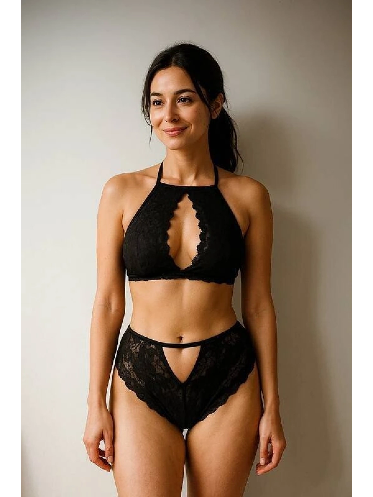 Kadın Siyah Halter Yaka Göğüs Dekolteli Dantel Bralet Takım