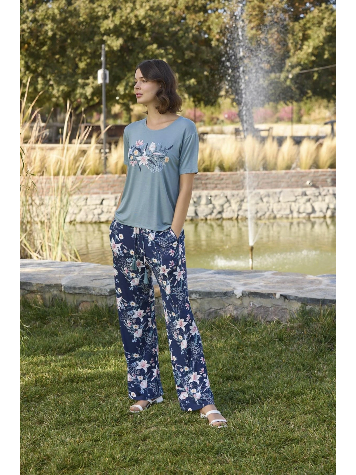 Seraviax Çiçek ve Yaprak Desenli ve Baskılı Pijama Takımı