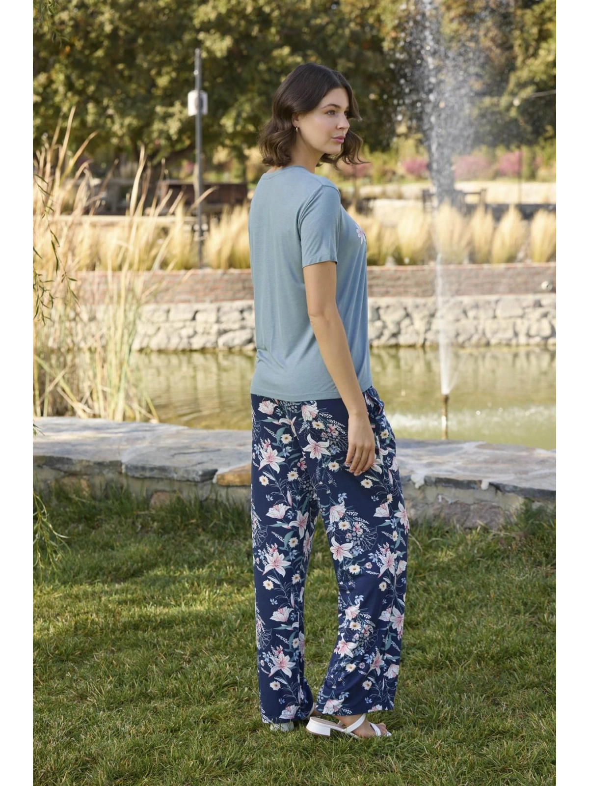 Seraviax Çiçek ve Yaprak Desenli ve Baskılı Pijama Takımı