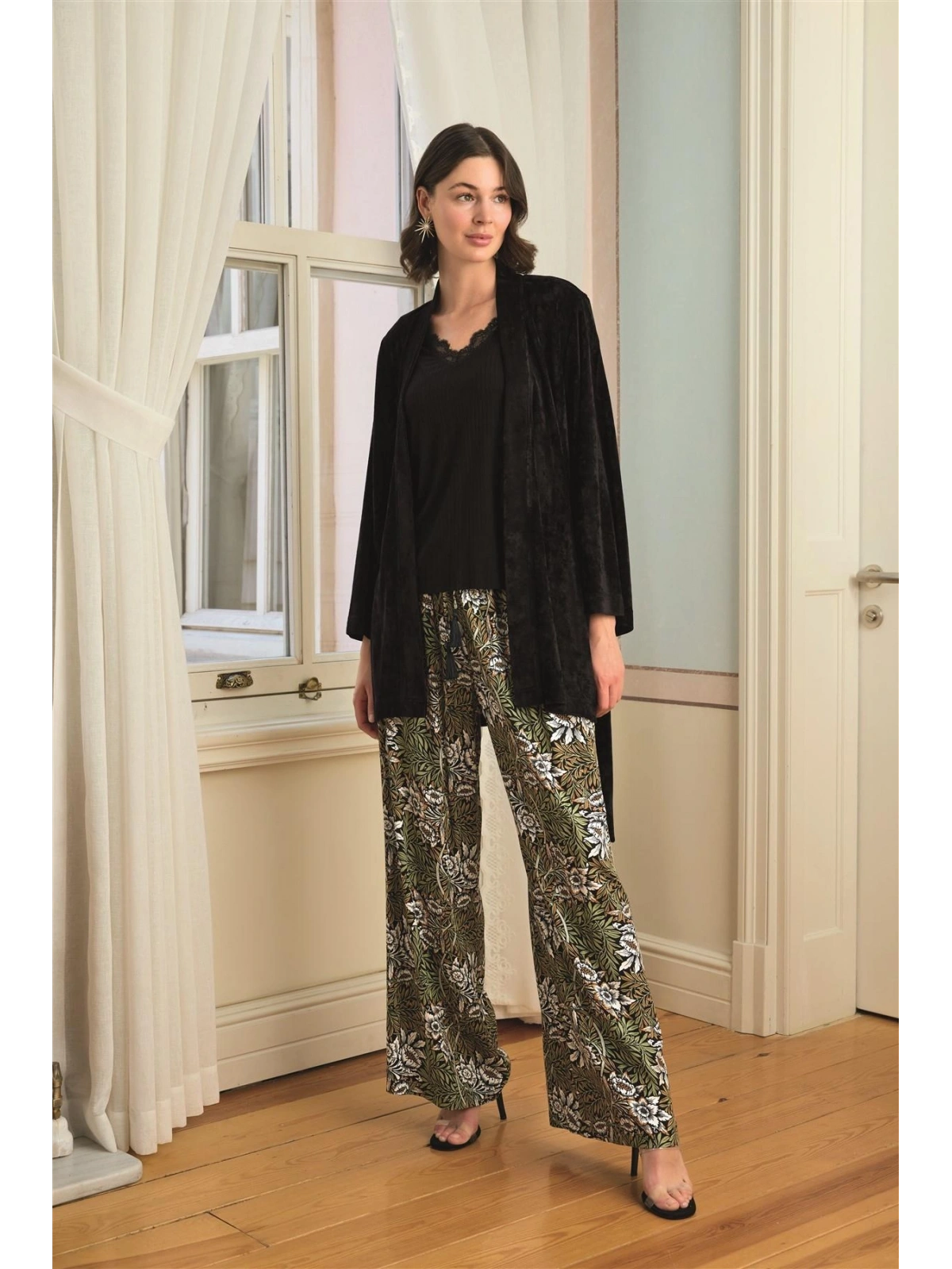 Seraviax Çiçek Yaprak ve Etnik Desenli Dantelli 3lü Pijama Takımı