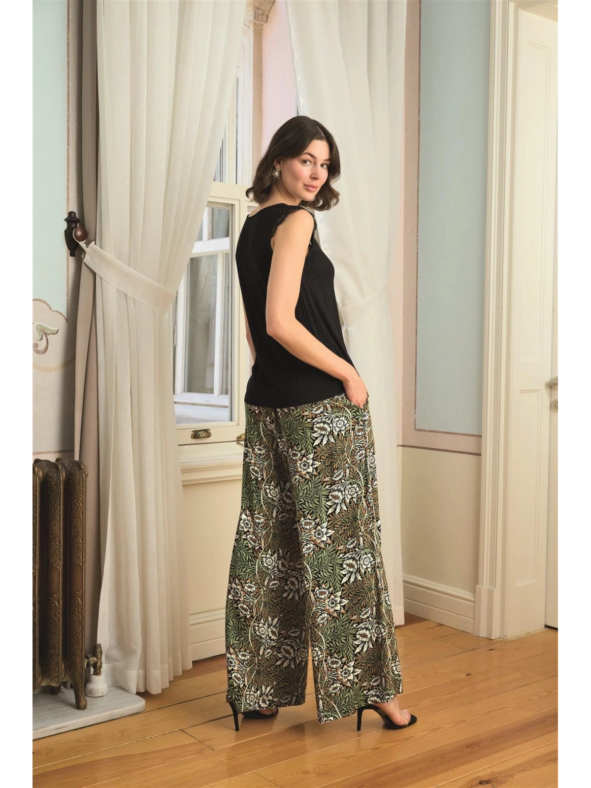 Seraviax Çiçek Yaprak ve Etnik Desenli Dantelli 3lü Pijama Takımı