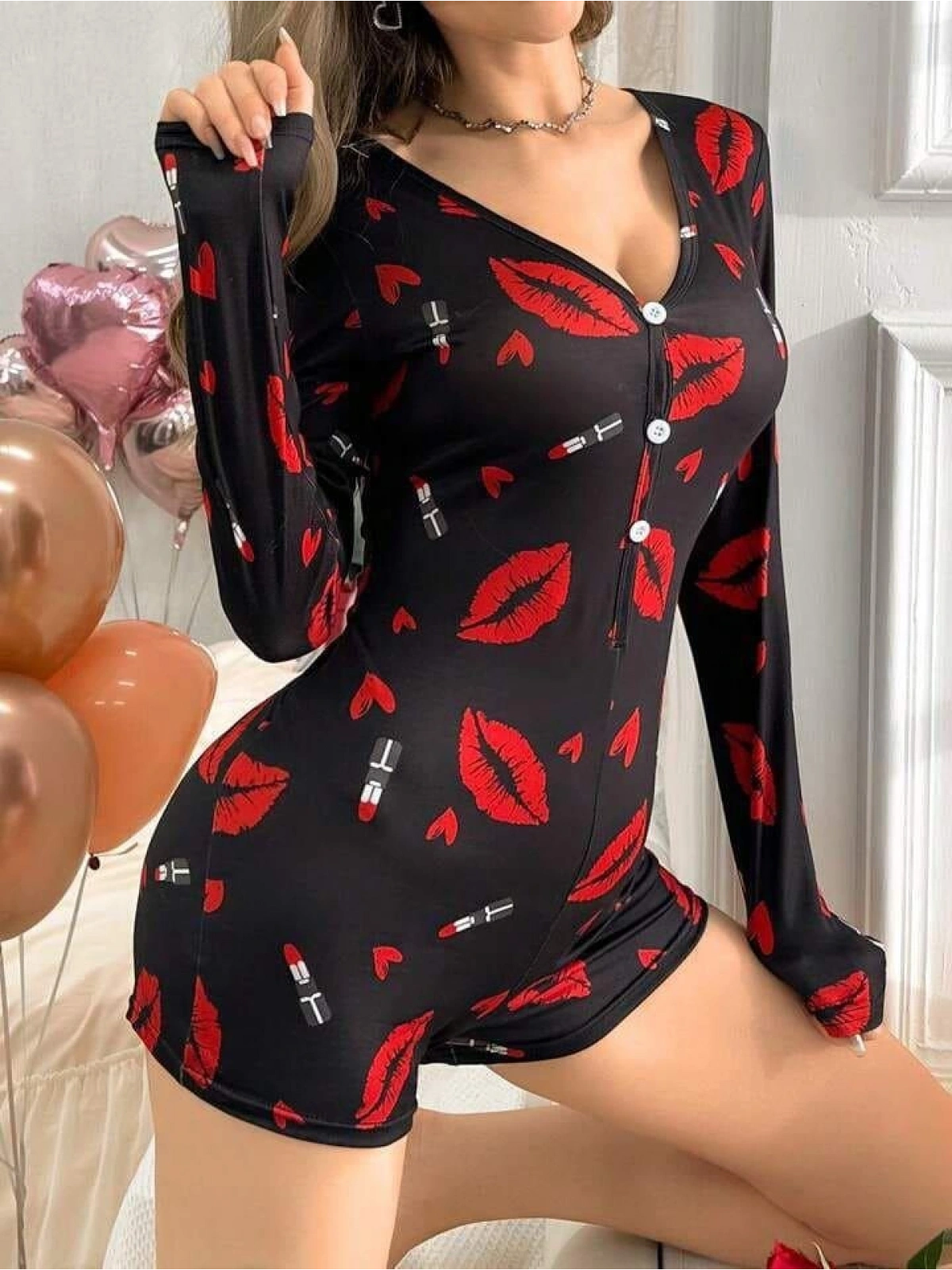 Seraviax Pamuklu Kırmızı Ruj ve Öpücük Desenli Düğmeli Uzun Kol Tulum Pijama