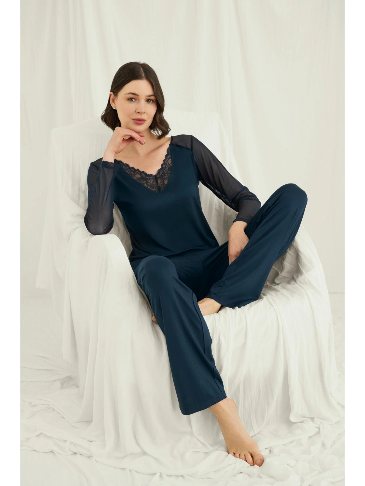 Seraviax Sırt Dekolteli Uzun Kollu Tüllü ve Dantelli Pijama Takımı