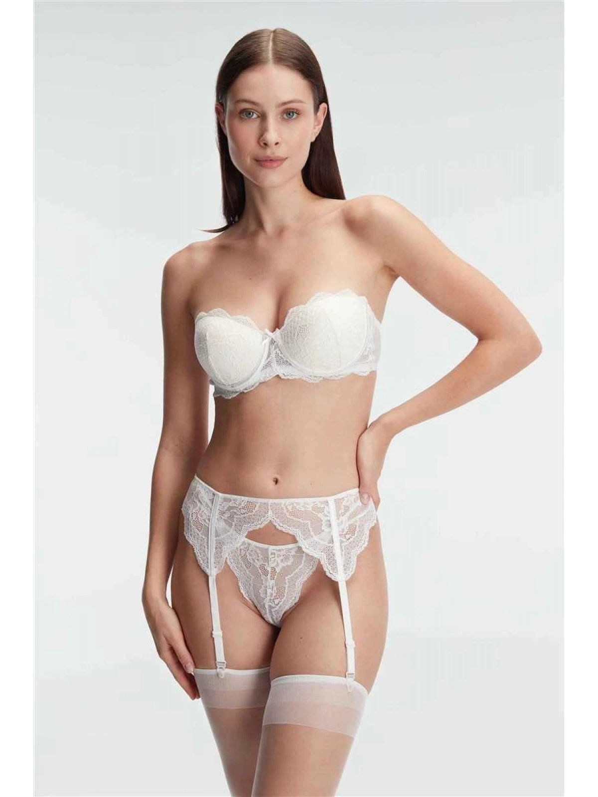 Seraviax Sütyen, Jartiyer, String ve Çorap Takımı
