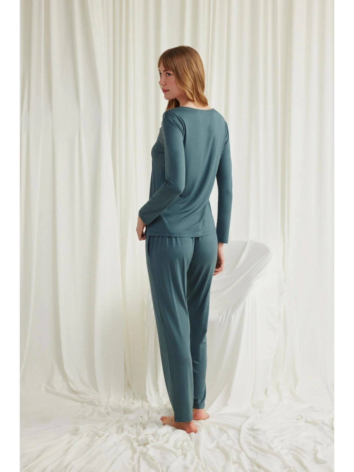 Seraviax Yakası Omzu ve Paçası Dantelli Boydan Düğmeli Pijama Takımı