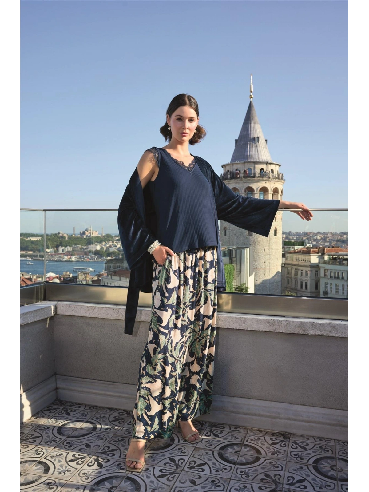 Seraviax Yaprak Desenli ve Dantelli 3lü Pijama Takımı