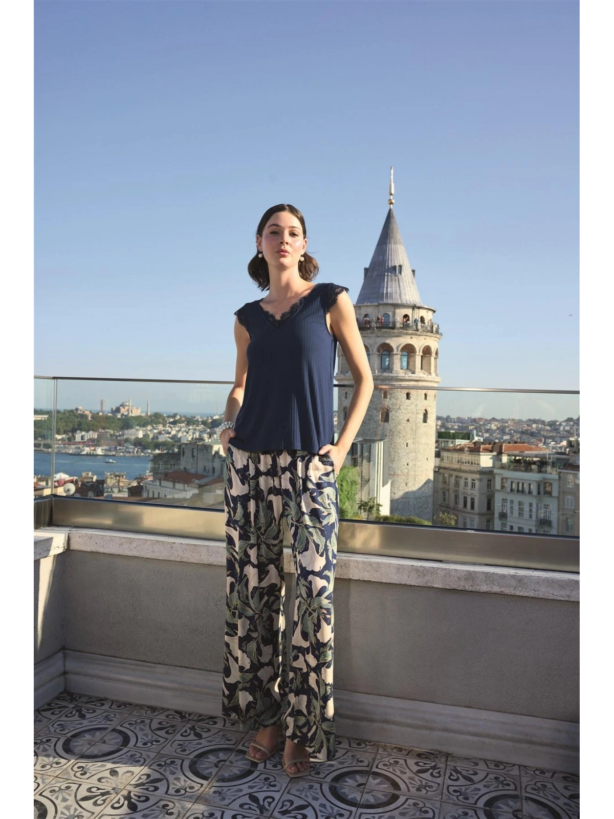 Seraviax Yaprak Desenli ve Dantelli 3lü Pijama Takımı