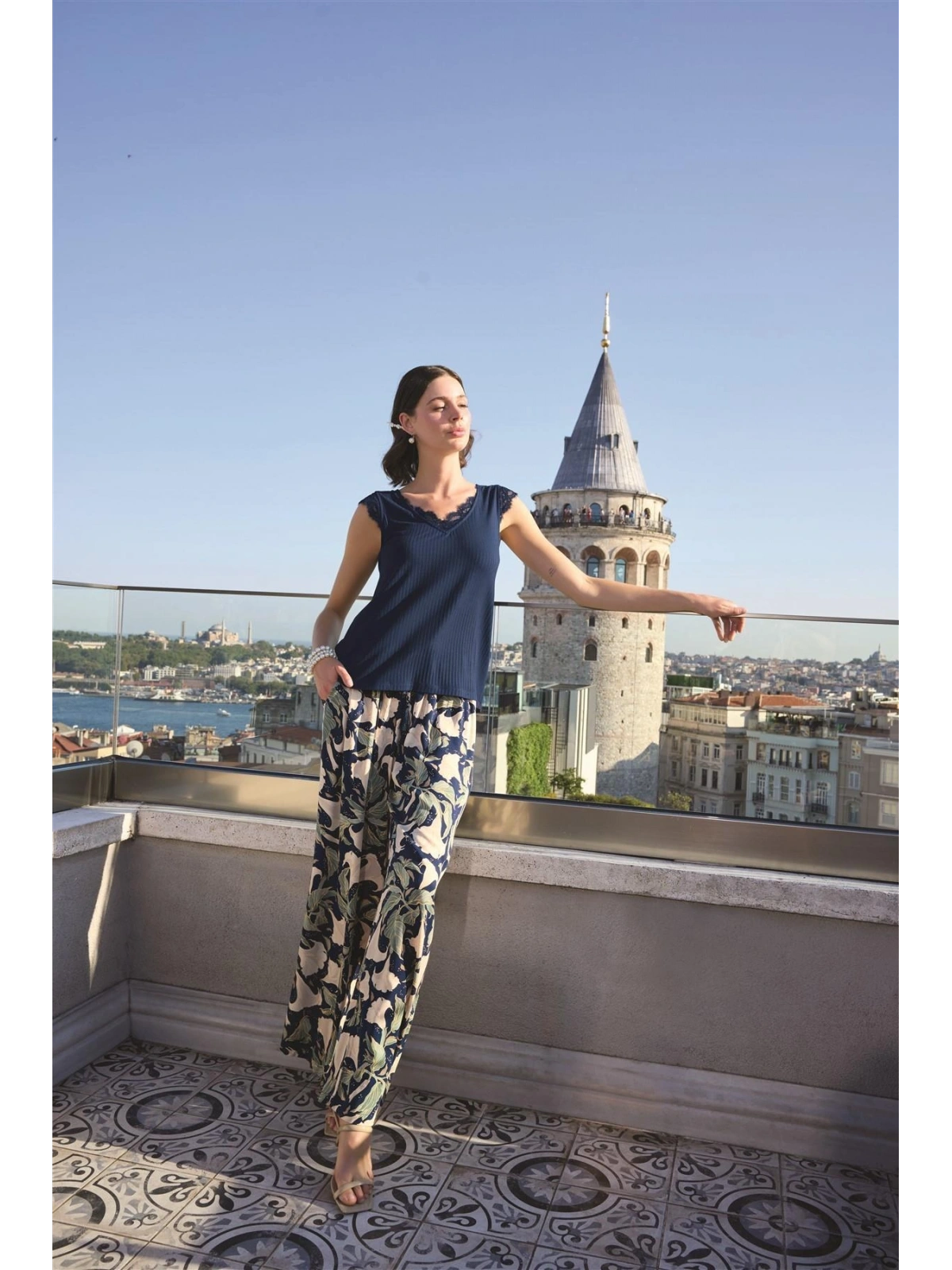 Seraviax Yaprak Desenli ve Dantelli 3lü Pijama Takımı