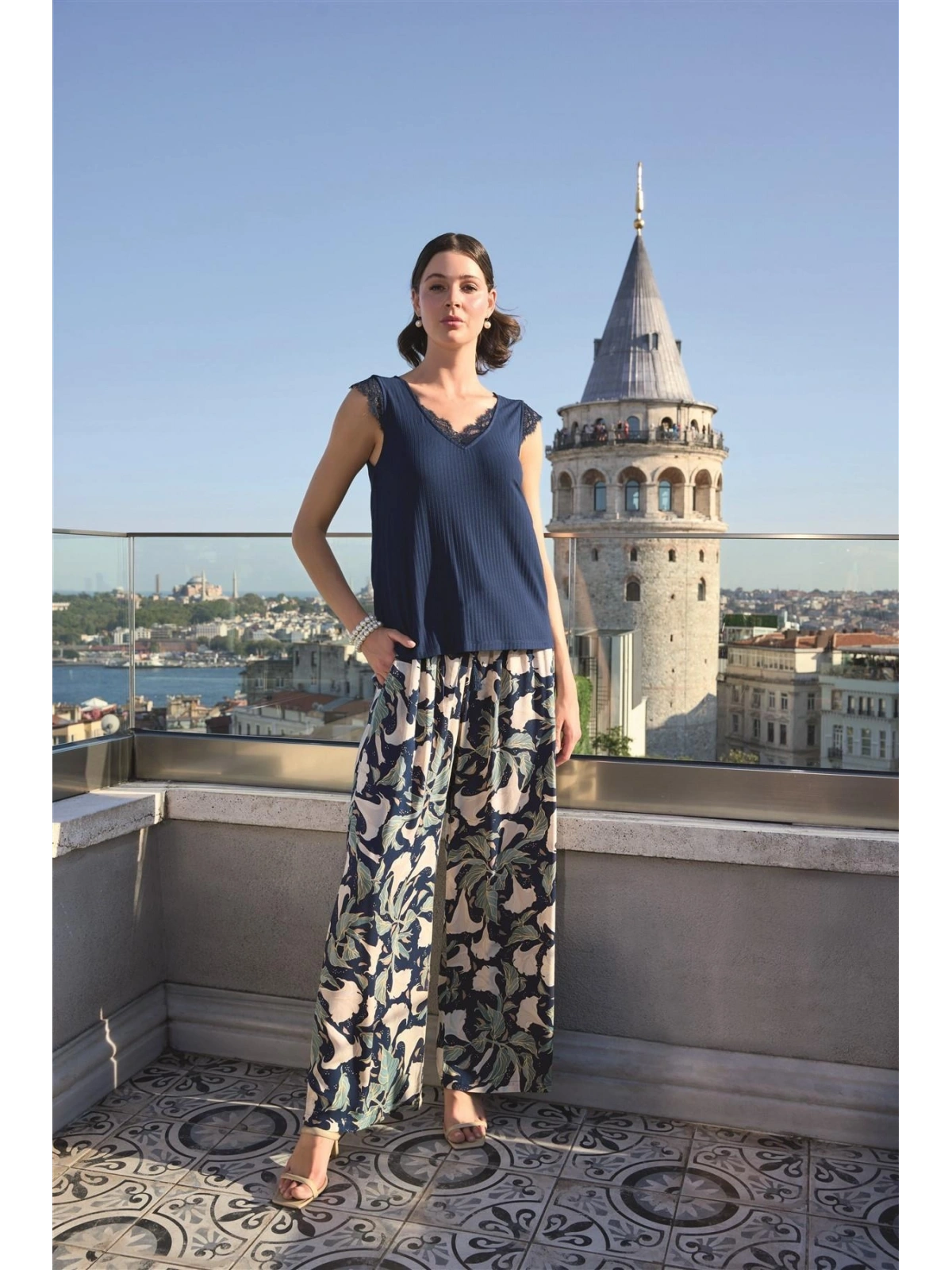 Seraviax Yaprak Desenli ve Dantelli 3lü Pijama Takımı