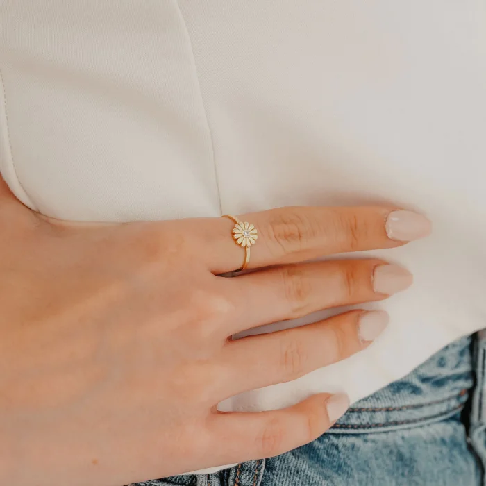 Mini Taşlı Papatya Detaylı Altın Yüzük AAYZK028