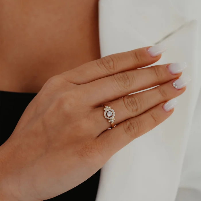 Altıgen Beyaz Mineli Tektaş Altın Yüzük AAYZK0220