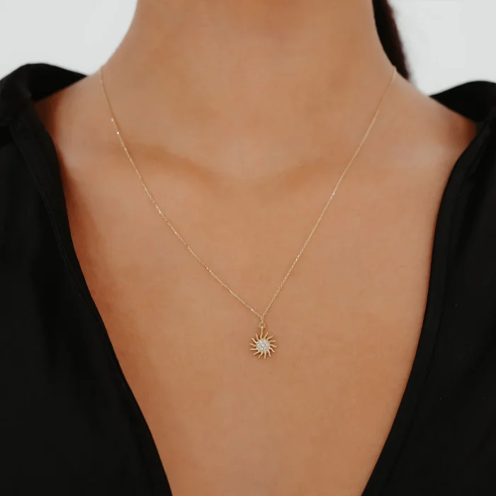 Mini Boy Taşlı Güneş Sembollü Altın Kolye AAKLY007